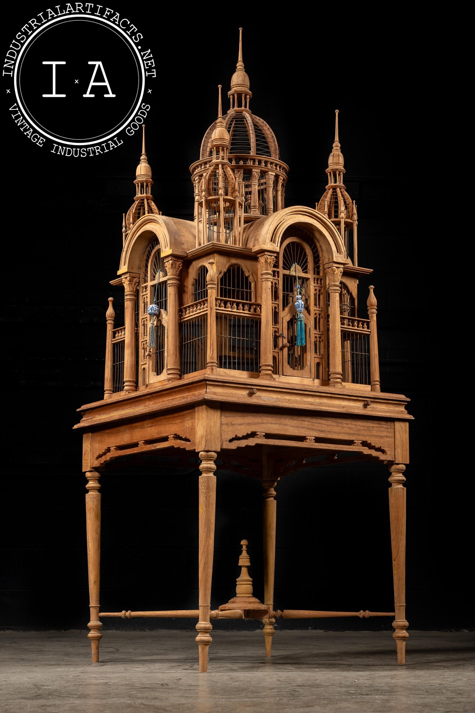 パリ鳥オブジェ　台座付アンティークビンテージ bird of paradise Antique Sacré-cœur Basilica Bird Cage on Table - Etsy