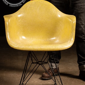 Mid-Century Eames-Herman Miller DAR Fiberglass Chair image 2