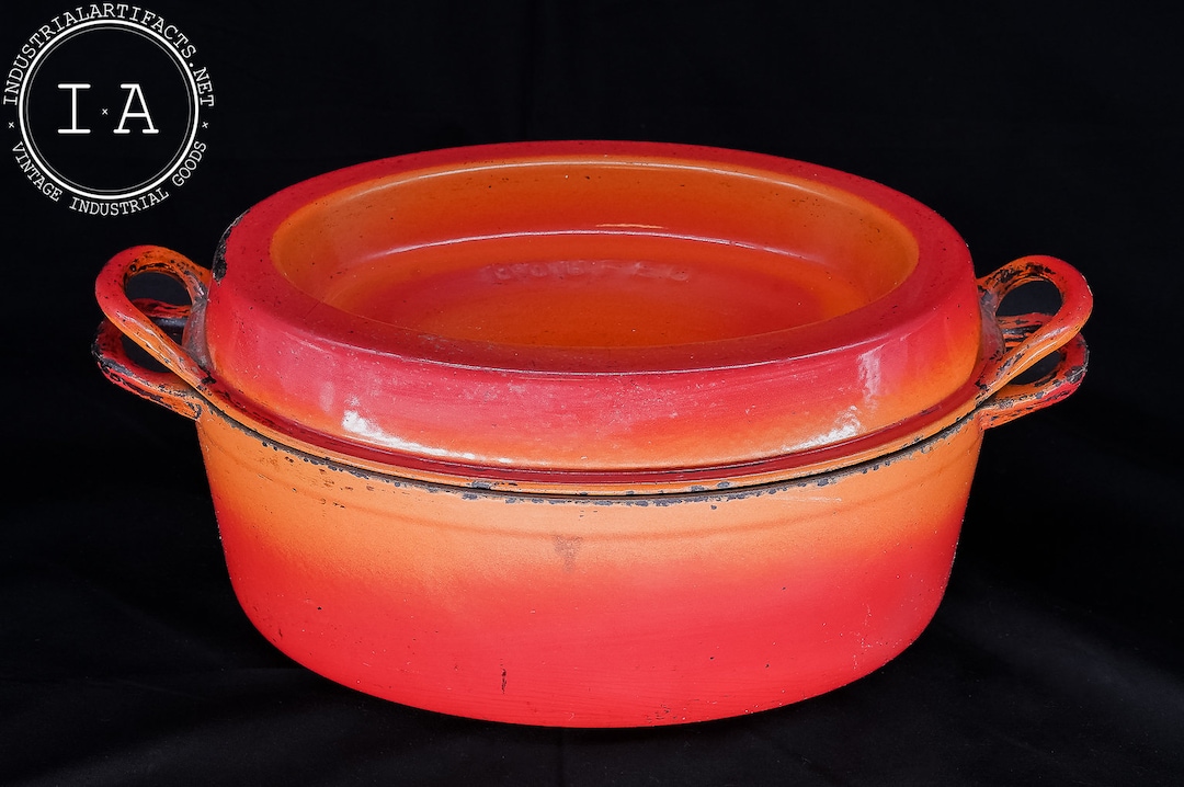 Vintage Cousantes Lecreuset 1553 Cast Iron Dutch Oven in Flame