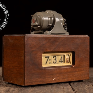 Vintage "Syncrogear" Cyclometer Flip Clock by U.S. Motors