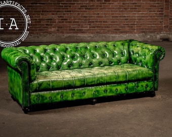 Tufted Leather Chestfield Sofa in Emerald Green