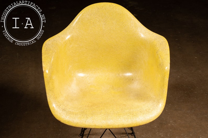 Mid-Century Eames-Herman Miller DAR Fiberglass Chair image 4