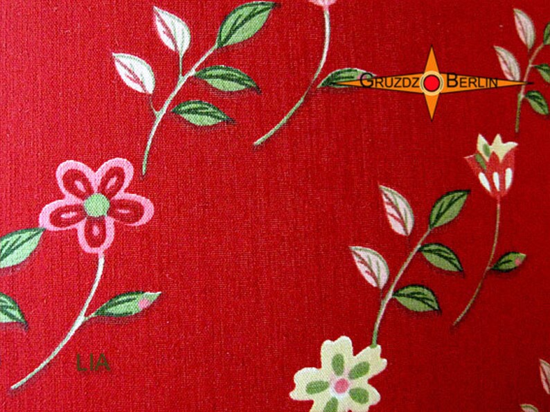 Red table lamp LIA red table lamp with flower pattern