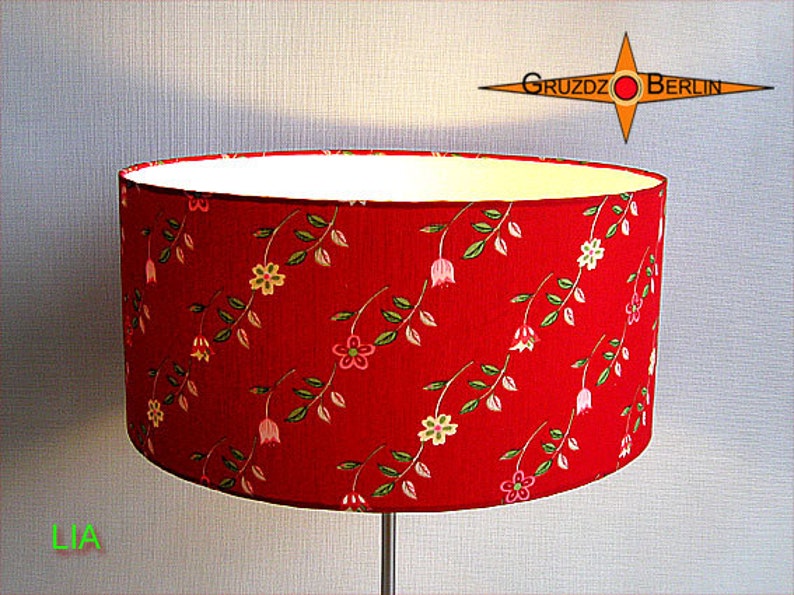 Red table lamp LIA red table lamp with flower pattern