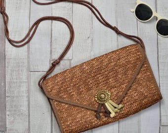 la regale brown woven raffia brass cabochon tassel embellished envelope clutch / crossbody or shoulder purse . 70s vintage