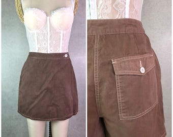 st. john's bay brown cotton white stitching mid rise skorts with back pockets . size xs/s . 90s vintage