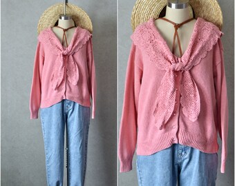 coral pink carriage court floral crochet collar cardigan . 90s vintage . s/m