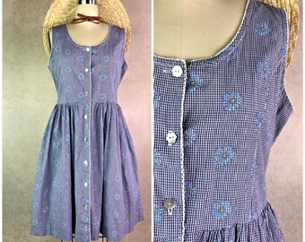 eagle's eye cotton navy blue micro gigham floral daisy pattern scallop embroidered sleeveless pinafore sun dress . size small . 90s vintage