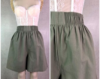 salem straits olive green cotton poly blend high rise elastic waist mom shorts with pockets . size small - medium . 80s vintage