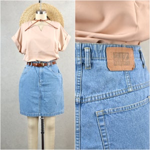 lizwear light wash denim all cotton knee length jean skirt with pockets . 90s vintage . 27&quot; waist petite