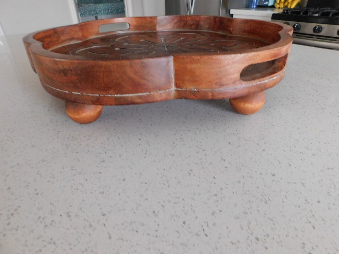 HAND CARVED Acacia Wood Centerpiece With 6 Hardwood Bun Feet Risers