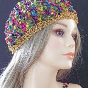 Gorro de encaje dorado con cuentas metálicas estilo flapper. Diadema con lentejuelas doradas y cuentas metálicas. ¡Brilla! Encaje hecho a mano. Exclusivo.