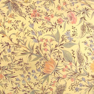 Primavera-Florentine wrapping paper with delicate golden print