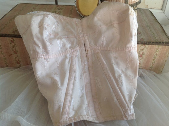 Wonderful 1940's pink boudoir bra corset - image 2