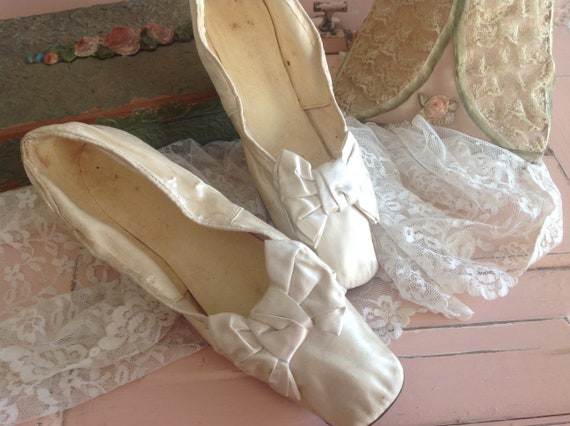 Stunning antique 1850's straight sole silk Regency