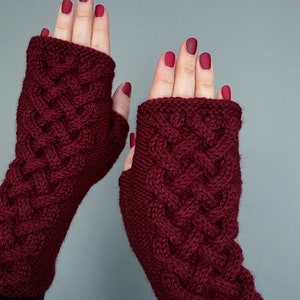 Handgestrickte fingerlose Handschuhe: Dunkelrote Handschuhe aus Wollmischung