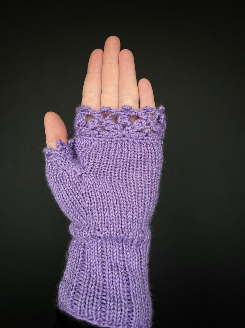 Gants lilas avec jonquilles et abeilles, Gants avec fleurs de printemps, Gants de broderie de fleurs de narcisse, Fleurs jaunes, Jonquilles en fleurs image 4