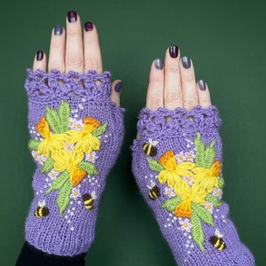 Gants lilas avec jonquilles et abeilles, Gants avec fleurs de printemps, Gants de broderie de fleurs de narcisse, Fleurs jaunes, Jonquilles en fleurs image 7