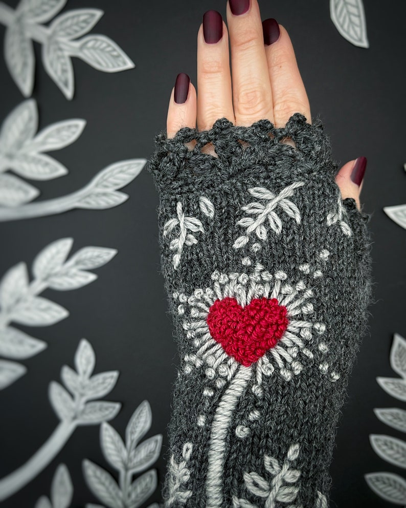 Guantes de San Valentín con corazón, guantes sin dedos de punto, guantes con corazón, manoplas bordadas, gris y rojo, regalos para mujer, gris imagen 3