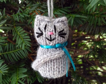 Light Gray Cat Ornament, Handmade Knit, Hanging Decoration, Christmas Tree Trim, Rustic Decor, All Year Decoration