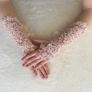 Bridal Long Gloves, Lace Wedding Gloves, Wedding hand accessories, Hand Jewelry Wedding, Blush Pink Gloves, Beach wedding party