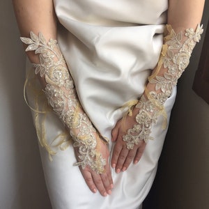 Bridal Long Gloves, Wedding Gloves, Long Lace Hand Jewelry, Wedding Hand Accessories,Gold Champagne lace gloves, Fingerless Lace Jewelry