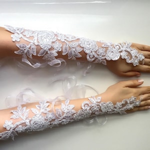 Wedding White Gloves, Bridal Fingerless Lace Gloves, Bridal  Cuff Mitten, Boho Beach Party Gloves, Elegant Embroidered Bridal Accessories,