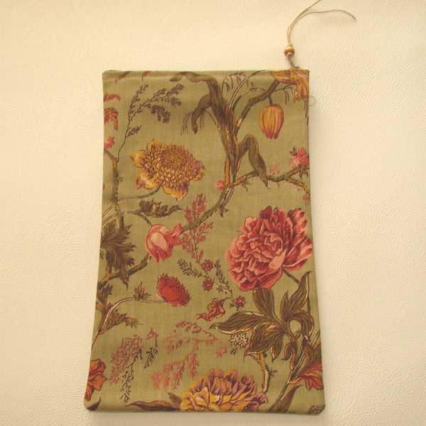 Shabby chic "Antique Floral" Flower zippered clutch pouch handmade by me, Miss Patch