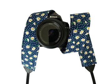 Blue Daisies Camera Strap / DSLR Camera Strap for Nikon, Canon, Sony and more / Fabric Camera Strap