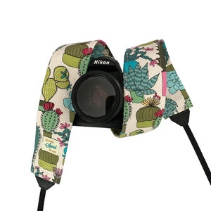 Cactus Camera Strap / Desert Floral Strap / DSLR Camera Strap for Nikon, Canon, Sony and more / Fabric Camera Strap