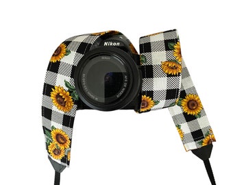 Black and White Checkered Daisies Camera Strap / DSLR Camera Strap for Nikon, Canon, Sony and more / Fabric Camera Strap