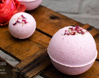 Rose Bath Bombs Luxury Collection enrichie en huiles et beurres biologiques, végétalienne