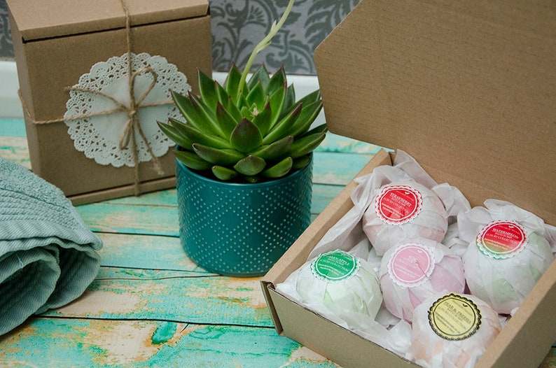 5 Randomly Chosen Bath Bombs Collection in a Gift Box, Vegan image 3