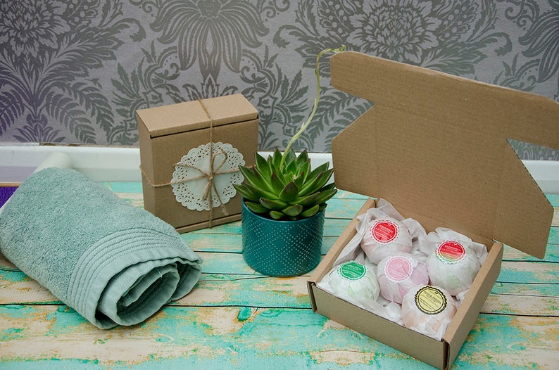 5 Randomly Chosen Bath Bombs Collection in a Gift Box, Vegan image 2
