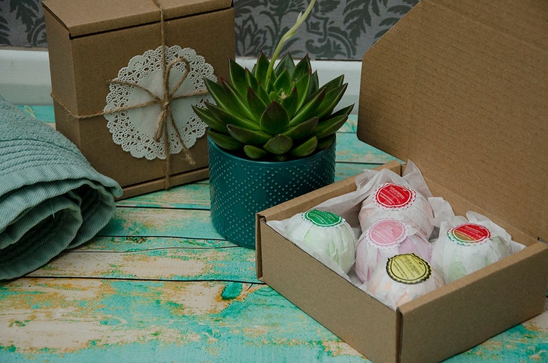 5 Randomly Chosen Bath Bombs Collection in a Gift Box, Vegan image 5