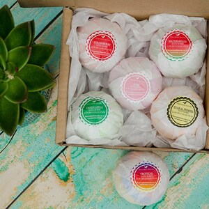 5 Randomly Chosen Bath Bombs Collection in a Gift Box, Vegan image 6