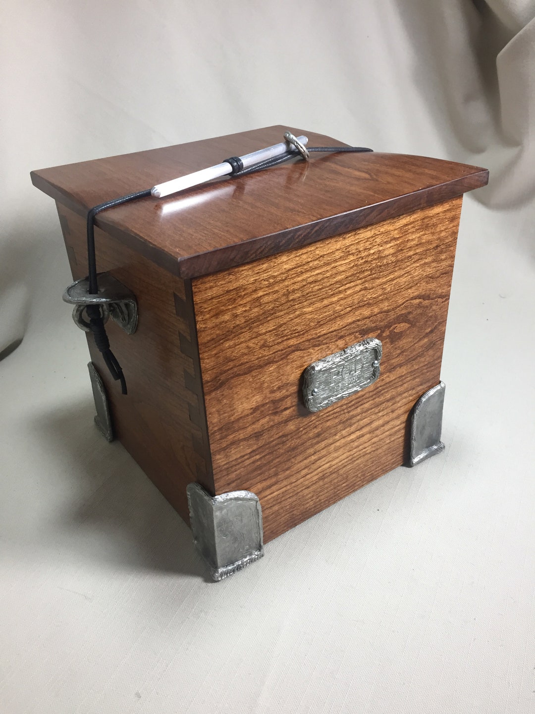 Classic Cremation Urn 2cl, W/pewter Plaque, Cremation Urn, Urn for Ashes, Memorial Urn, Handmade