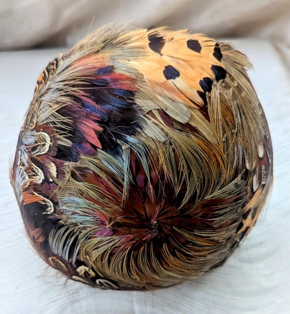 Vintage URBI Designer Feather Hat. Multicolored Cloche 1950s 