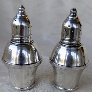 Saliera e pepiera in argento sterling di Duchin Creations, pronte per la tua festa, in eccellenti condizioni vintage.