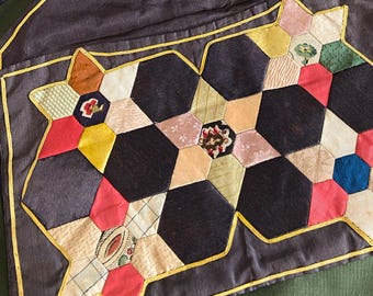 Bolsillo de seda georgiana con piezas de papel inglés