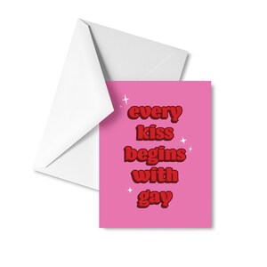 Chaque baiser commence par une carte gay -- Saint Valentin carte de voeux homosexuelle LGBT + hommes aimant les hommes femmes aimant les femmes partenaire romantique mignon rose rouge