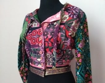 Chaqueta de los años 70, chaqueta patchwork, chaqueta multicolor, chaqueta floral, chaqueta de los años setenta, chaqueta hippie, chaqueta boho, chaqueta boho de festival, talla XS/S