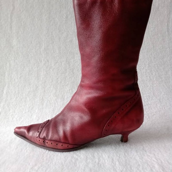 Vintage 90s does 60s boots US8.5 burgundy red boots leather boots brogue pointy boots kitten heel sixties boots mod boots booties EU40 UK6.5