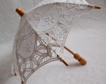 Sombrilla miniatura vintage de algodón blanco Sombrilla para muñecas Sombrilla pequeña bordada Sombrilla adornada Sombrilla para muñecas de encaje Sombrilla antigua francesa