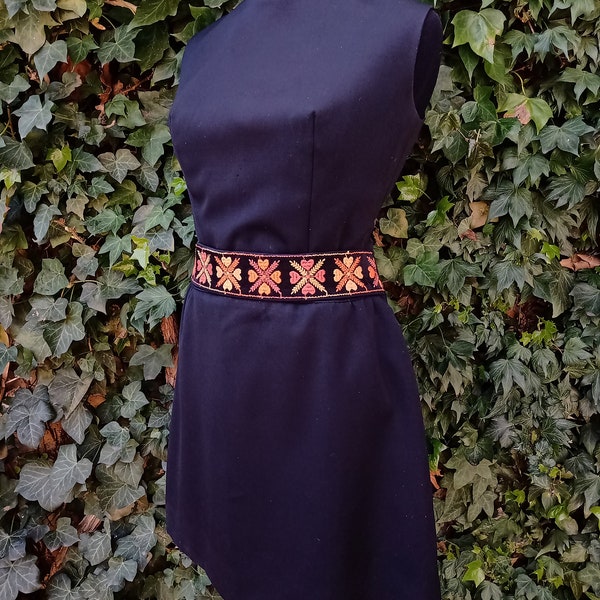 Habillée des années 70 noire robe seventies robe brodée robe orange velours ceinturée années 60 robe sans manches mod robe Mary Quant shift robe