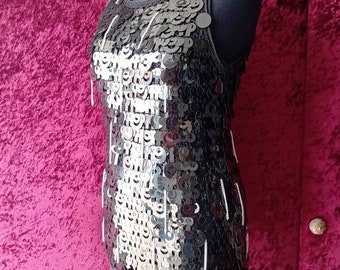 Vintage zwarte Nicowa volledig pailletten top met ketens Verfraaid glam punk party top EU S / M US S