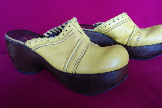 Vintage 70s Rare yellow seventies platform clogs w