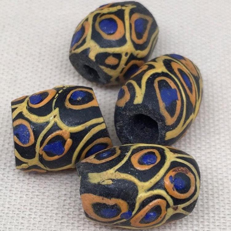 アフリカのヴィンテージビーズ ヴィンテージハンドメイドブラックアフリカ貿易ガラスビーズ4個、17mm