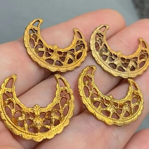 24 estampaciones de latón vintage en forma de media luna