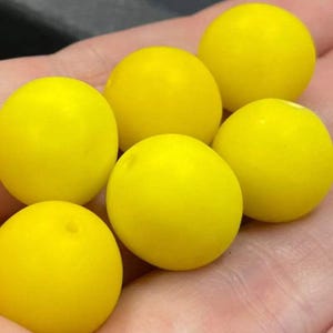 6 Vintage Yellow Matte Round Mixed Glass Beads